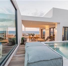 3 bedroom penthouse apartment with pool in Chania town, sleeps 6
